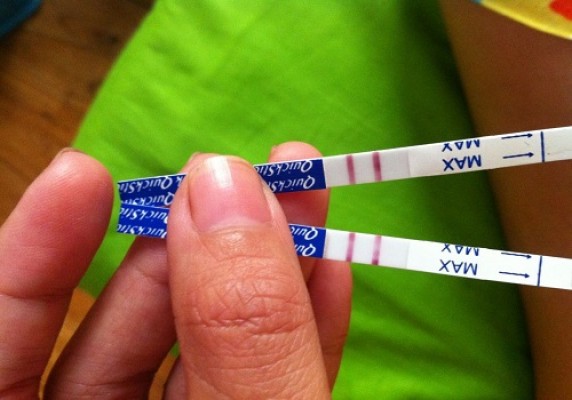 Que thử thai 1 vạch đậm 1 vạch mờ liệu có thai không?